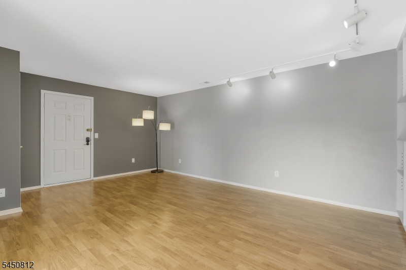 38 Foxhall Middlesex NJ 08846