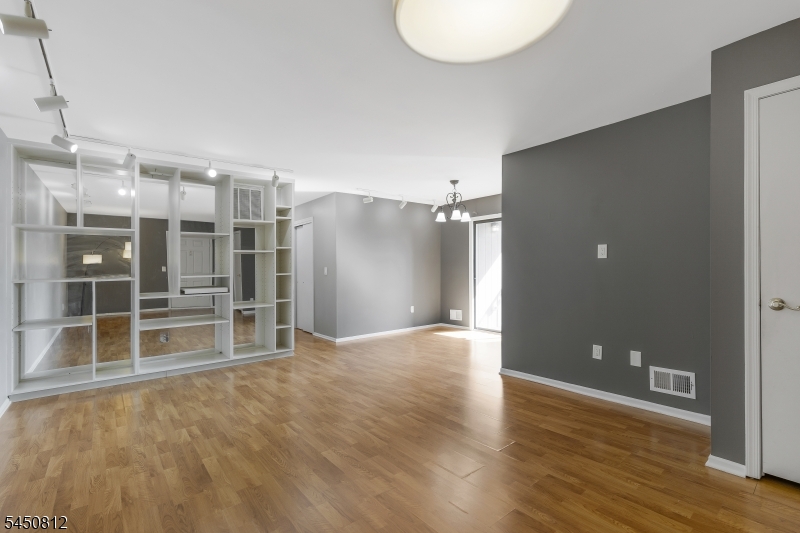 38 Foxhall Middlesex NJ 08846