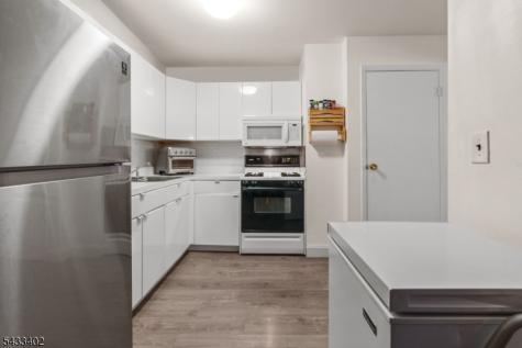 735 Cricket Lane Woodbridge NJ 07095