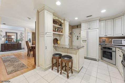 7 Valen Court Franklin Lakes NJ 07417