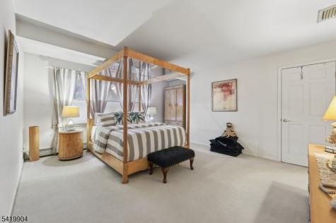 7 Valen Court Franklin Lakes NJ 07417