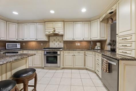 7 Valen Court Franklin Lakes NJ 07417