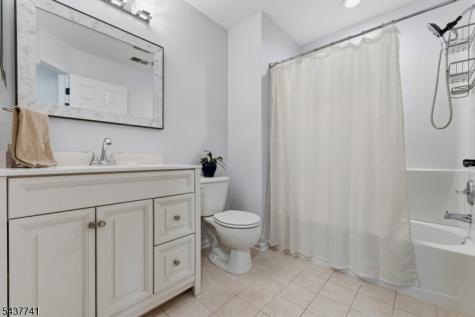 28 Mountainside Drive Pompton Lakes NJ 07442