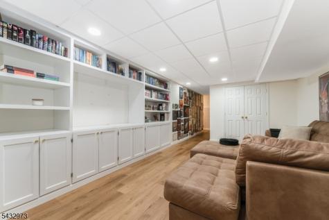 242 Laurel Court Readington NJ 08889