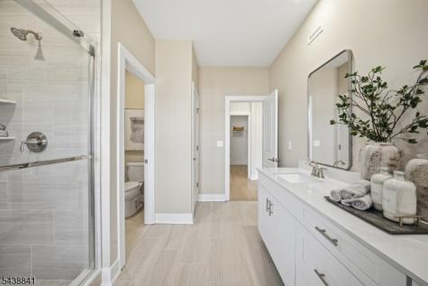 18 Arlington Place Oakland NJ 07436
