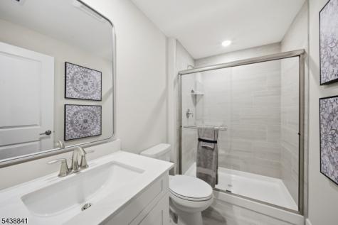 18 Arlington Place Oakland NJ 07436