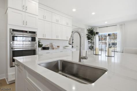 18 Arlington Place Oakland NJ 07436