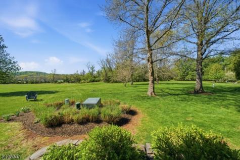 203 Knoll Way Rocky Hill NJ 08553