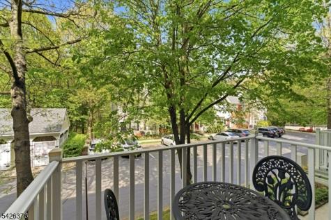 2063 Drake Court Mahwah NJ 07430
