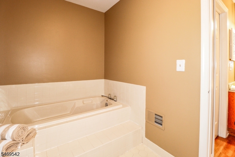 257 Luton Way Franklin NJ 08873