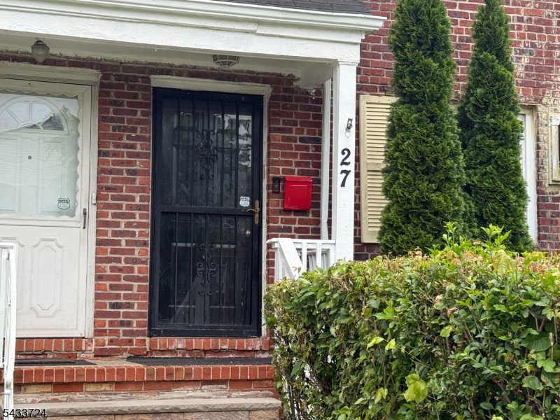 27 Melmore Gardens East Orange NJ 07017