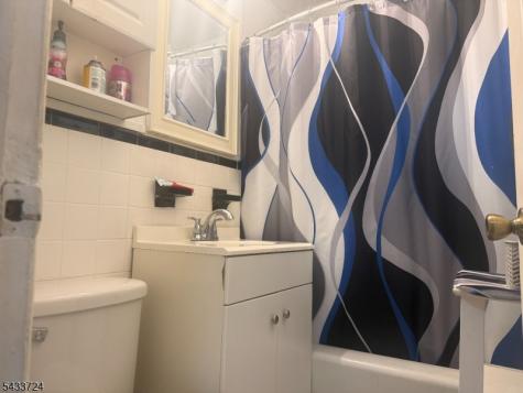 27 Melmore Gardens East Orange NJ 07017