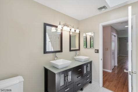 33 Cedarwood Terrace Woodland Park NJ 07424