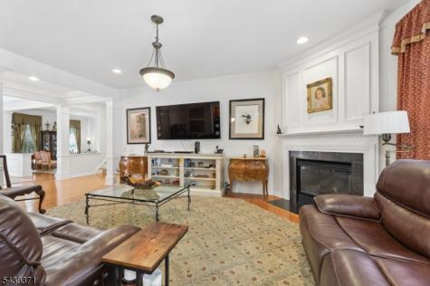 122 White Pine Court Paramus NJ 07652