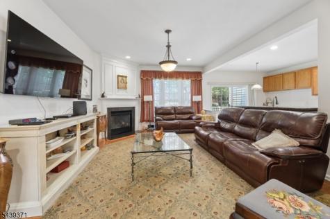122 White Pine Court Paramus NJ 07652