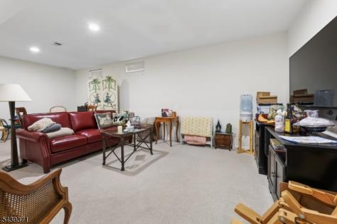 122 White Pine Court Paramus NJ 07652