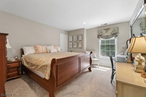 122 White Pine Court Paramus NJ 07652
