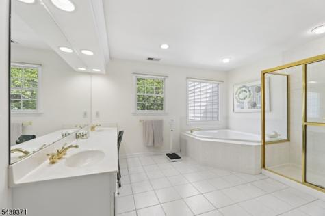 122 White Pine Court Paramus NJ 07652