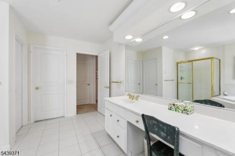 122 White Pine Court Paramus NJ 07652