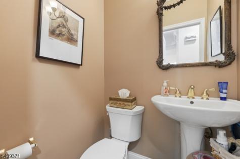 122 White Pine Court Paramus NJ 07652