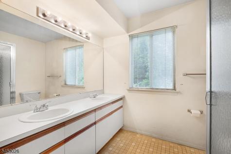 228 Drake Lane Roxbury NJ 07852