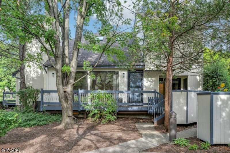 150 Firethorne Trl Ondo Bernards NJ 07920