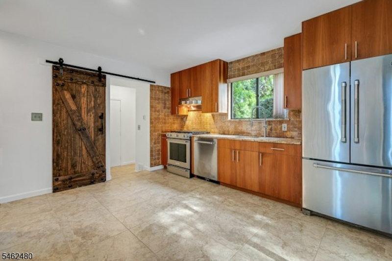 150 Firethorne Trl Ondo Bernards NJ 07920