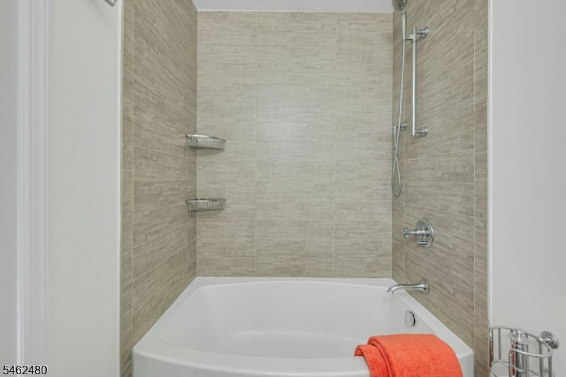 150 Firethorne Trl Ondo Bernards NJ 07920