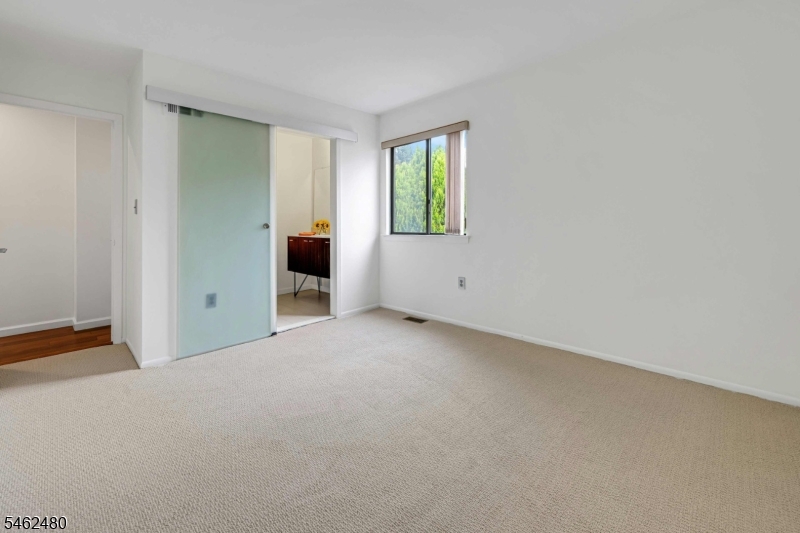 150 Firethorne Trl Ondo Bernards NJ 07920