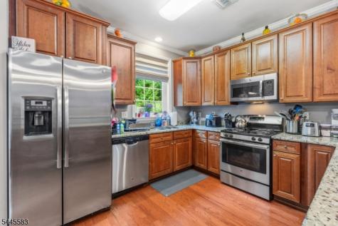 18 Bahr Circle Verona NJ 07044