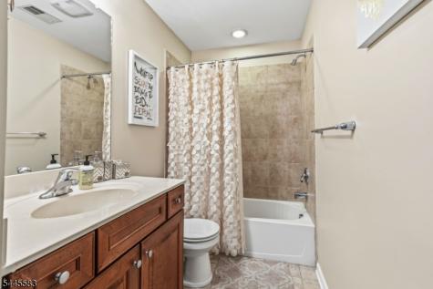 18 Bahr Circle Verona NJ 07044