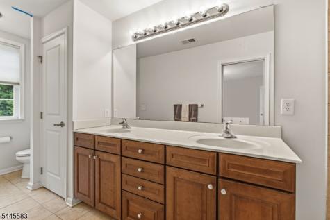 18 Bahr Circle Verona NJ 07044