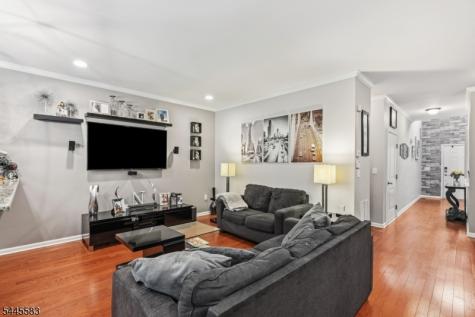 18 Bahr Circle Verona NJ 07044