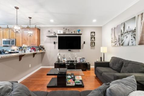 18 Bahr Circle Verona NJ 07044