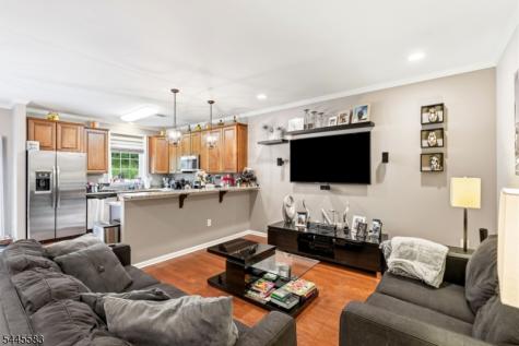 18 Bahr Circle Verona NJ 07044