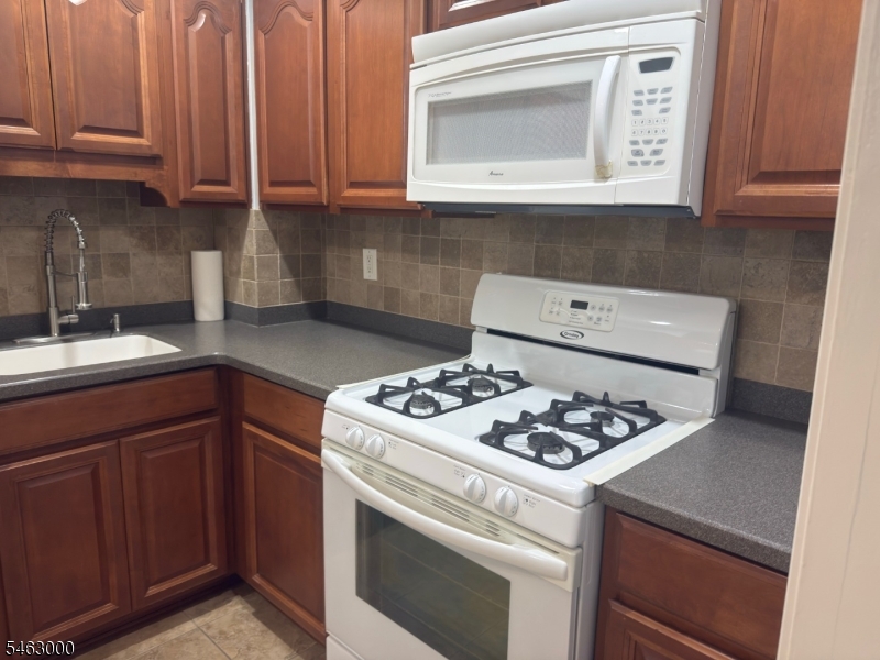 1027 Cricket Lane Woodbridge NJ 07095