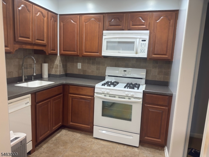 1027 Cricket Lane Woodbridge NJ 07095