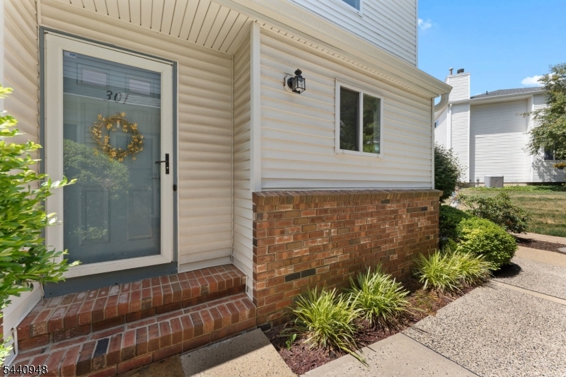 301 Saddle Court Raritan NJ 08822