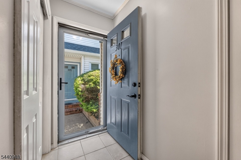 301 Saddle Court Raritan NJ 08822
