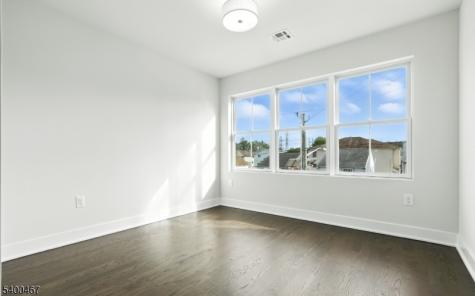 192 Canterbury Avenue North Arlington NJ 07031