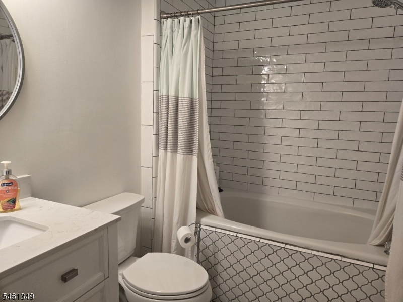 1098 Oakcroft Lane Franklin NJ 08873