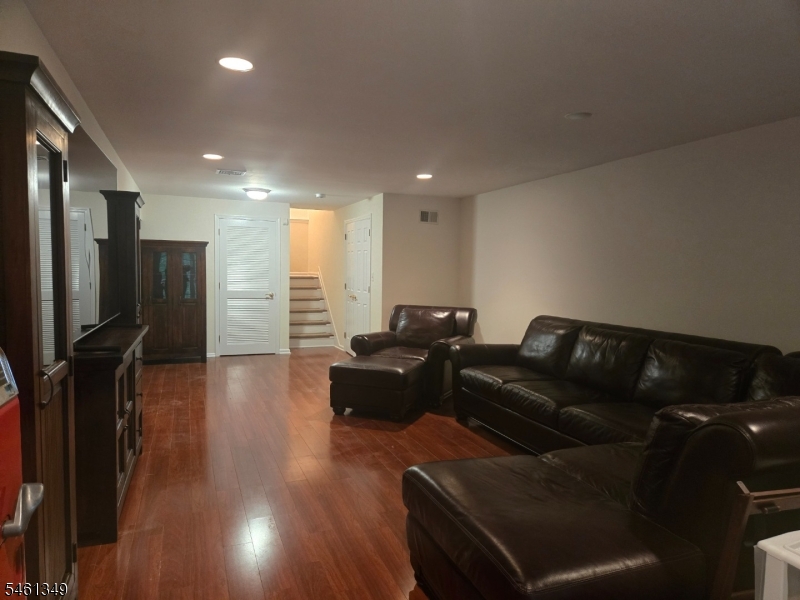 1098 Oakcroft Lane Franklin NJ 08873