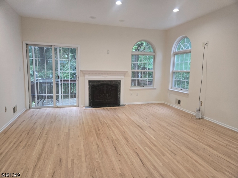 1098 Oakcroft Lane Franklin NJ 08873