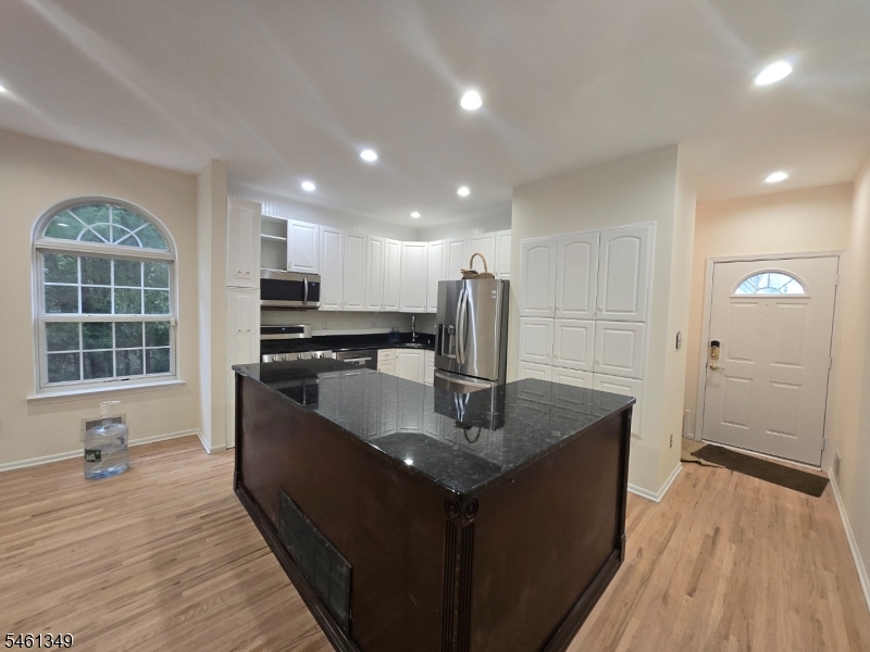 1098 Oakcroft Lane Franklin NJ 08873