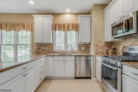 18 Kelburn Court Hardyston NJ 07419