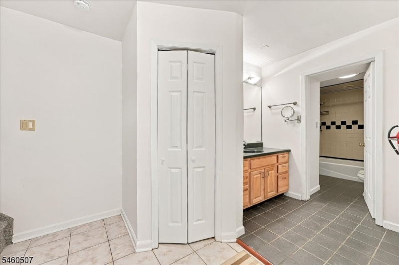 54 Mcwhorter Street Newark NJ 07105