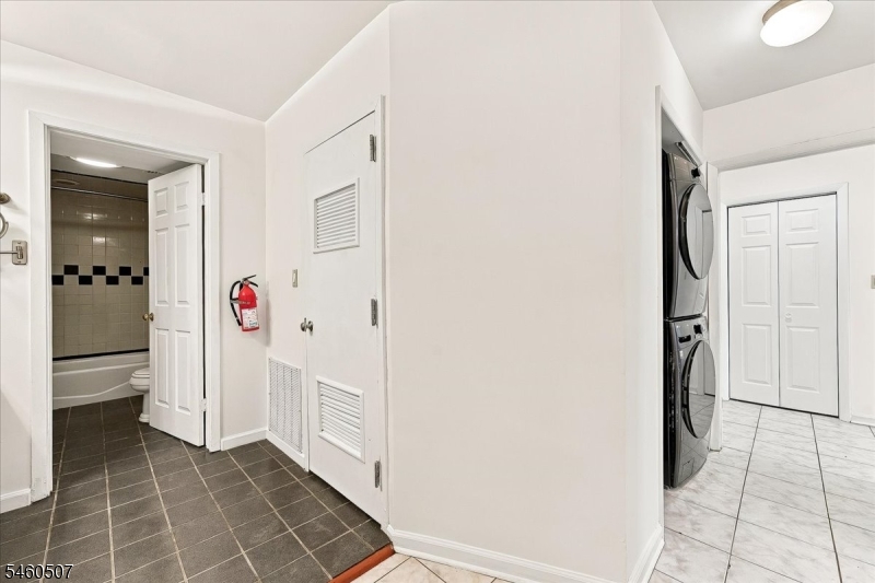 54 Mcwhorter Street Newark NJ 07105