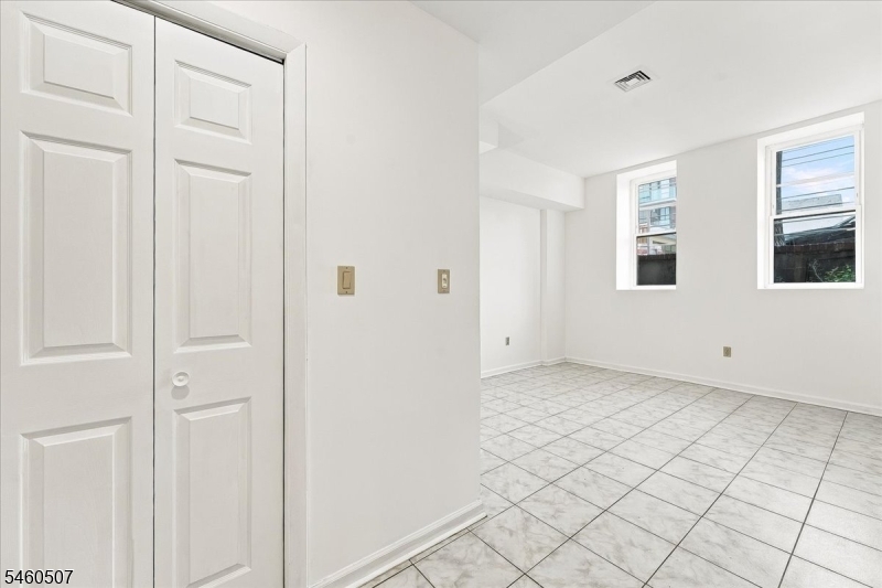 54 Mcwhorter Street Newark NJ 07105