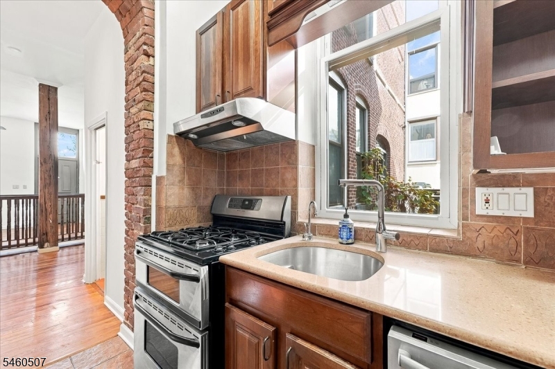 54 Mcwhorter Street Newark NJ 07105