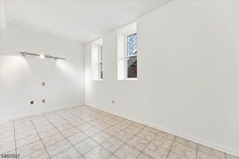 54 Mcwhorter Street Newark NJ 07105